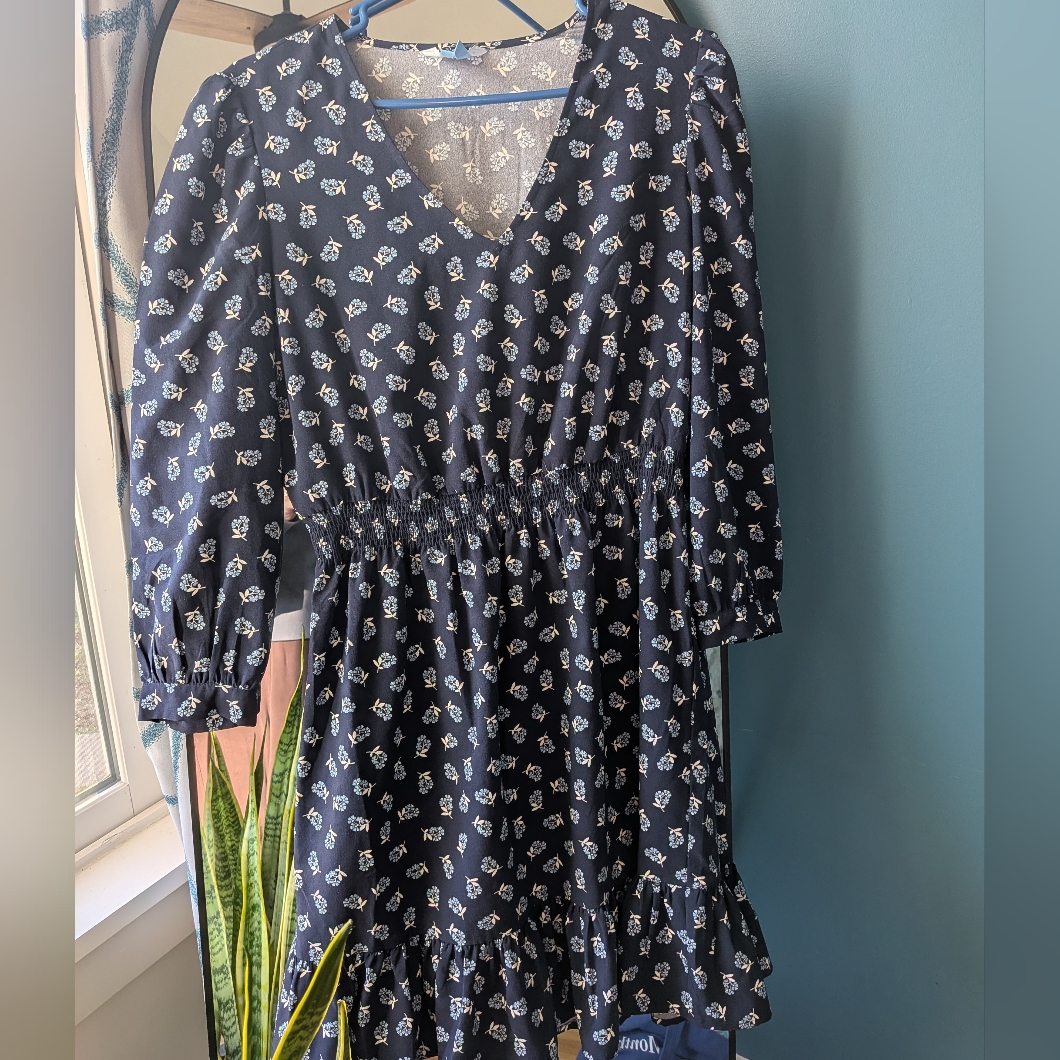 Draper James Navy And White Floral Peasant Dress